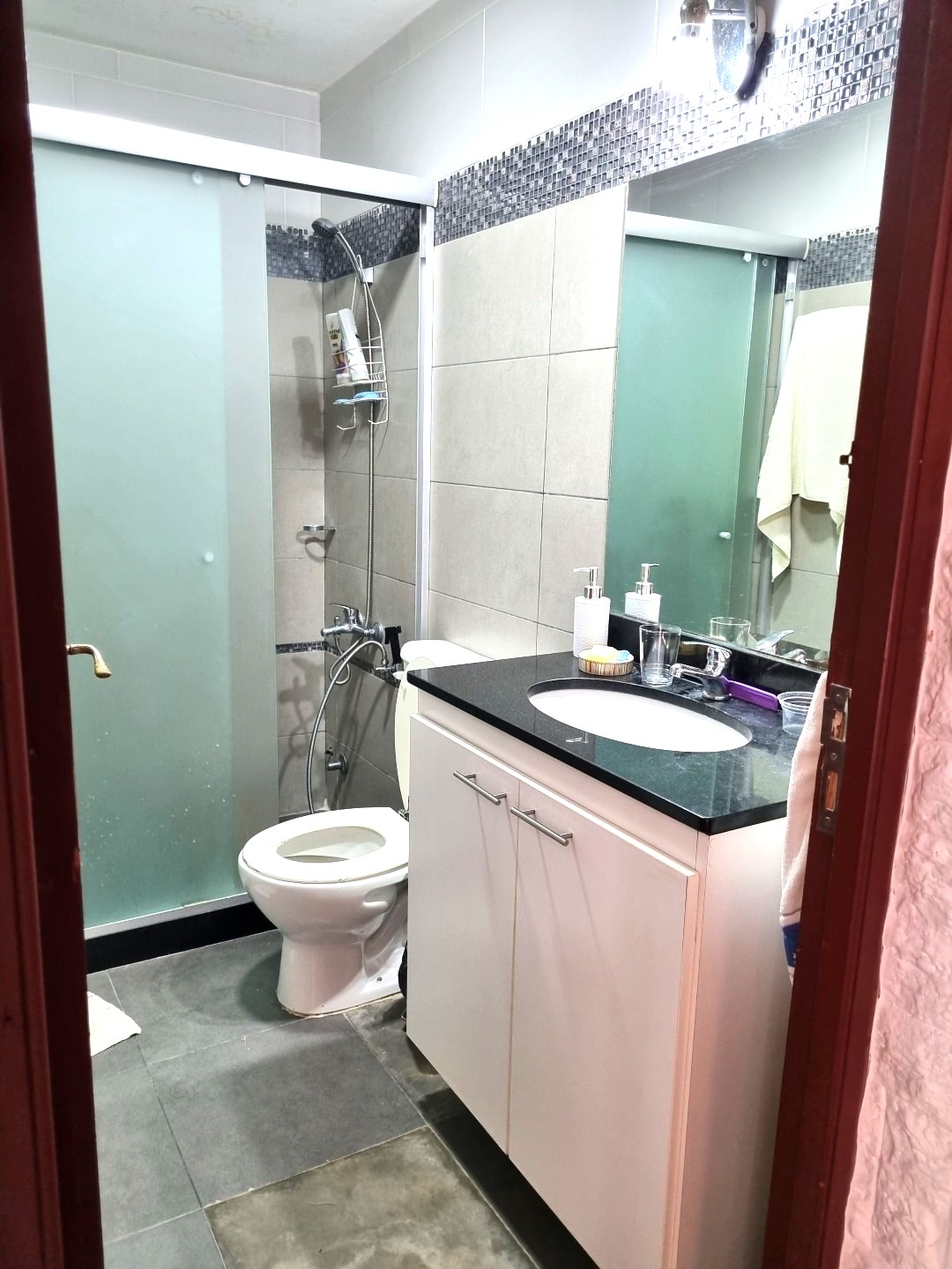 Casa  6 dormitorios y 4 baños