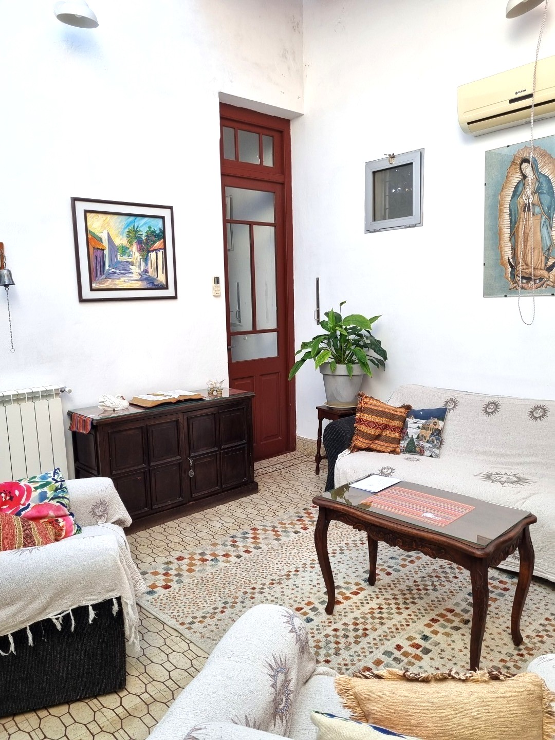 Casa  6 dormitorios y 4 baños